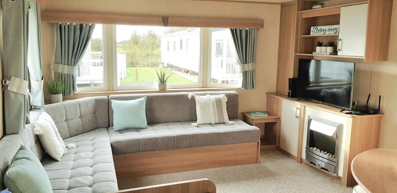 Living Easy Staycations At Tattershall Lakes Exterior photo